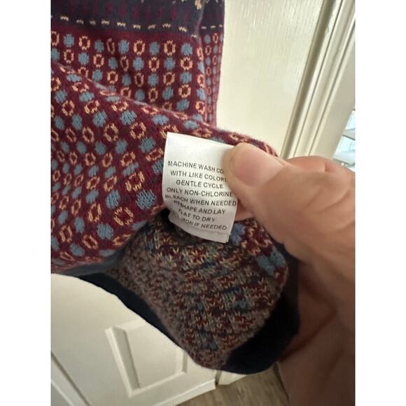 NorthStyle Women's 100% Cotton Crew Neck Geo Star Border Sweater Size Medium - Picture 6 of 8